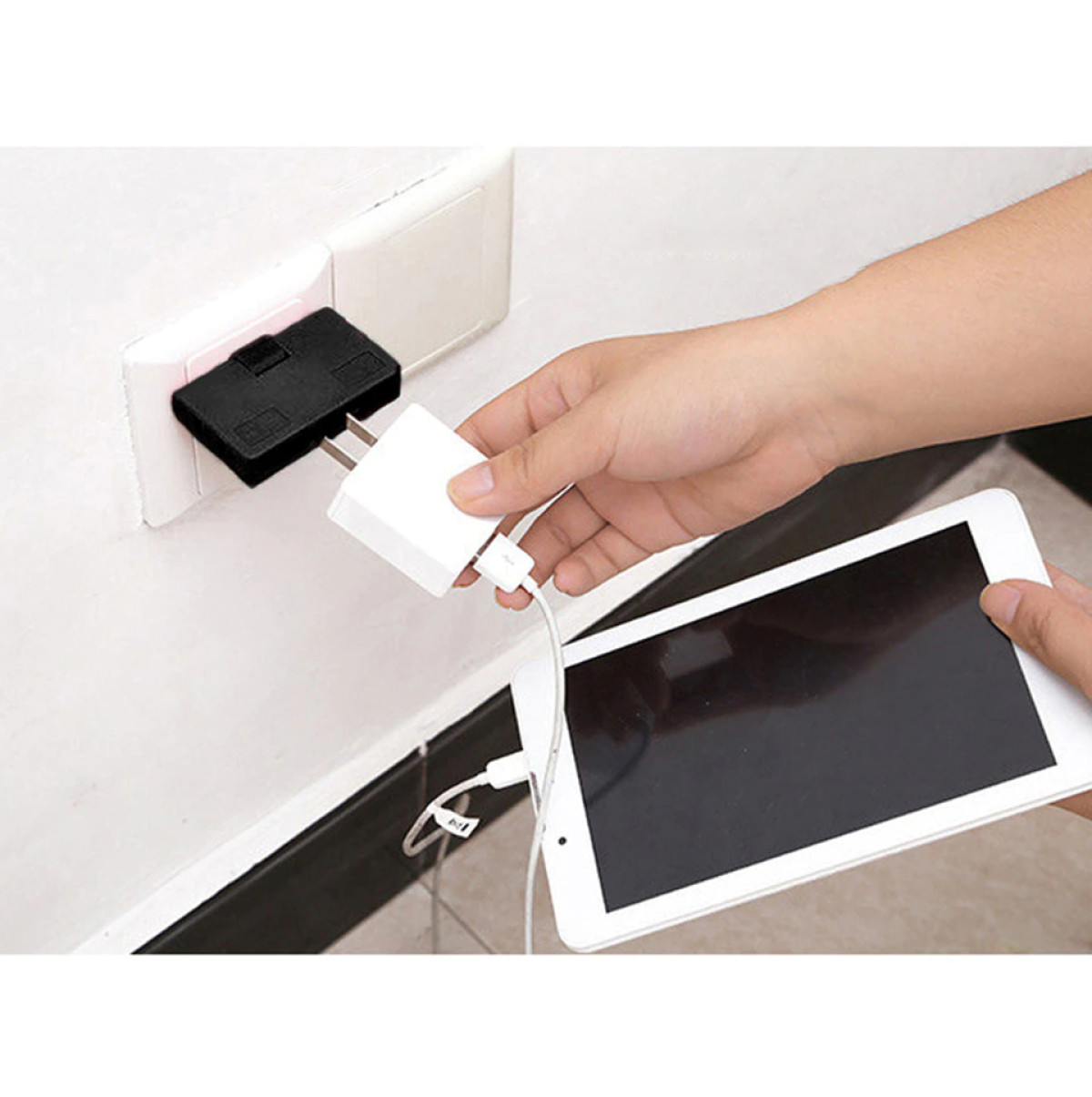 Androf US Adapter One In Three Converter